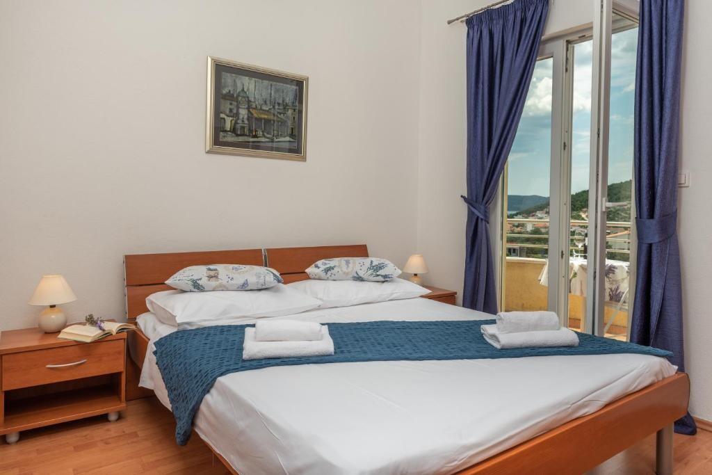 Appartamenti con piscina Seget Vranjica, Traù - Trogir - 24447