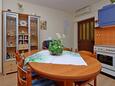 Selce, Столовая в размещении типа apartment, доступный кондиционер, Домашние животные допускаются и WiFi.