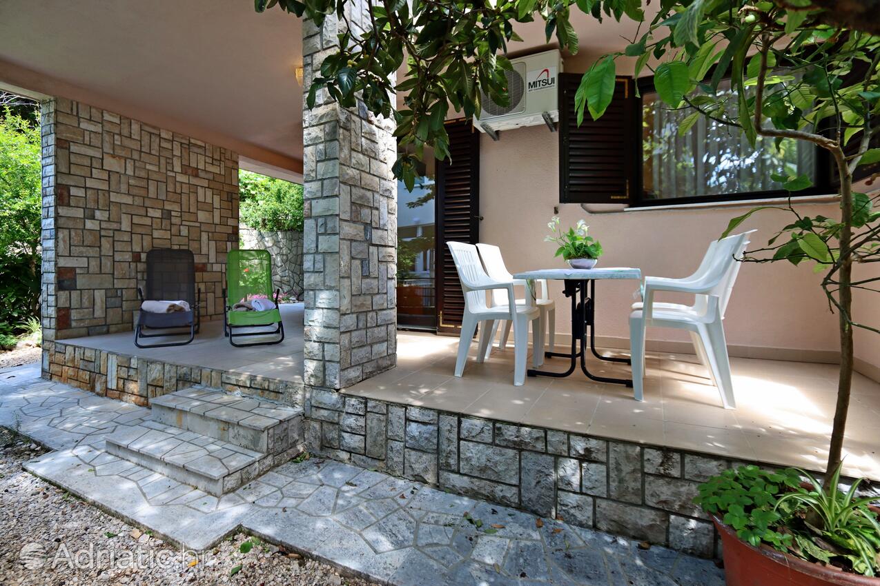 Appartamenti con parcheggio Selce, Cirquenizza - Crikvenica - 24450
