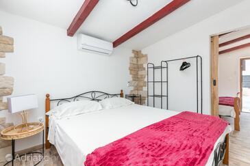 Ház családok részére medencével Okrug Gornji, Ciovo - 24460