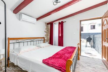 Ház családok részére medencével Okrug Gornji, Ciovo - 24460