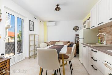 Ház családok részére medencével Okrug Gornji, Ciovo - 24460