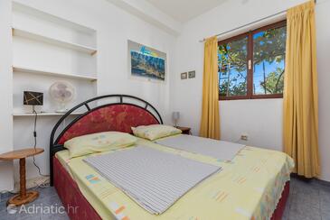 Apartments with parking space Makarska - 24464