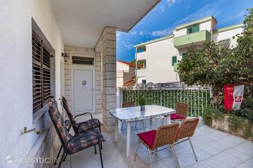 Apartments with parking space Makarska - 24464