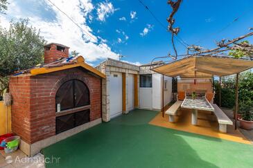 Apartments with parking space Makarska - 24464