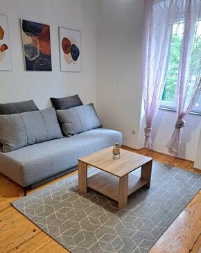 Šibenik, Obývacia izba v ubytovacej jednotke apartment, domáci miláčikovia povolení a WiFi.