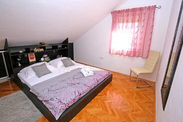 Apartmanok parkolóhellyel Kastel Stari, Kastela - 24469