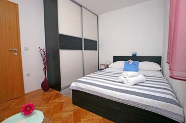 Apartmanok parkolóhellyel Kastel Stari, Kastela - 24469