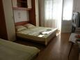 Crikvenica, Schlafzimmer 1 in folgender Unterkunftsart studio-apartment, Klimaanlage vorhanden und WiFi.