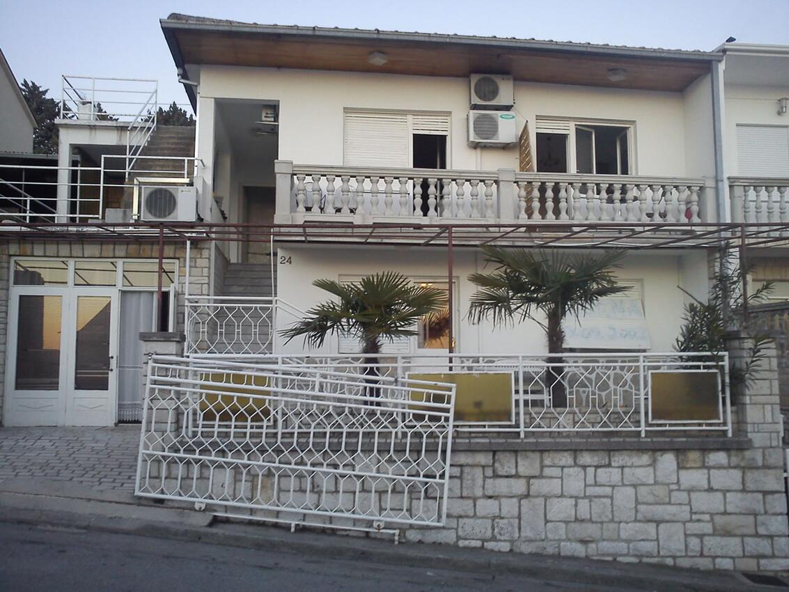 Apartments with WiFi Crikvenica - 24475
