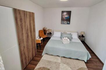 Apartmani s bazenom pogodni za obitelji s djecom Hvar - 24484