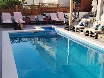 Apartmani s bazenom pogodni za obitelji s djecom Hvar - 24484