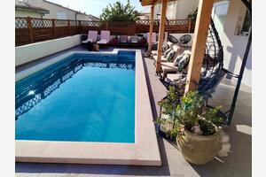 Rodinné apartmány s bazénem Hvar - 24484