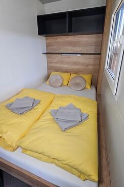 Lejligheder med pool egnet til familier med børn Pirovac, Sibenik - 24497