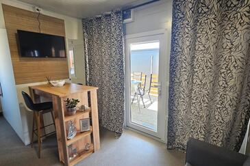 Lejligheder med pool egnet til familier med børn Pirovac, Sibenik - 24497