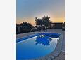Pirovac, Šibenik, Giardino 24497 - Appartamenti affitto con la spiaggia ghiaiosa.