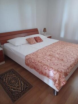 Апартаменти з паркуванням Супетар - Supetar (Брач - Brač) - 24499