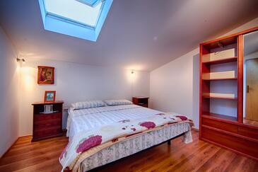 Apartments by the sea Komiža, Vis - 2450