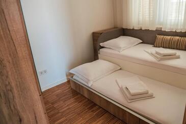 Apartmanok családok részére medencével Mandre, Pag - 24502