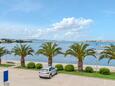 Sukošan, Zadar, Parkirišče 24518 - Apartmaji v bližini morja s prodnato plažo.