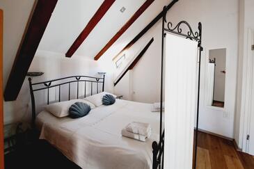 Apartments and rooms by the sea Vis - 2452