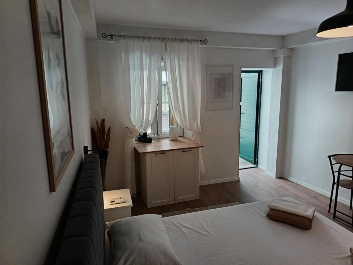 Apartments and rooms with parking space Komiža, Vis - 24523