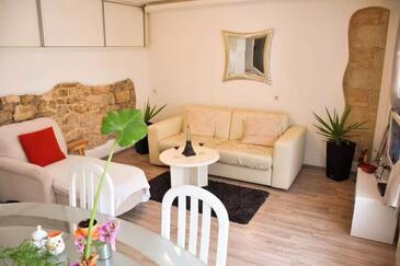 Split, Salon dans l’hébergement en type apartment, climatisation disponible, animaux acceptés et WiFi.
