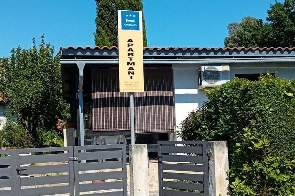 Ferienwohnungen mit Parkplatz Premantura, Medulin - 24532
