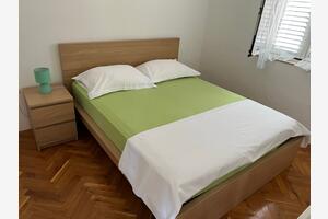 2-Zimmer-Ferienwohnung Grebastica, Sibenik (A-24533-a)
