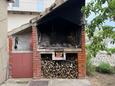 Grebaštica, Šibenik, Dvůr 24533 - Ubytování v blízkosti moře s oblázkovou pláží.