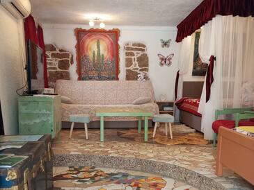 Kukurini, Living room in the studio-apartment, air condition available and WiFi.