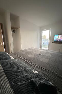 Apartmanok és szobák parkolóhellyel Starigrad, Paklenica - 24535