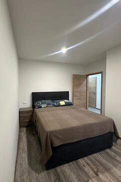 Apartmaji in sobe s parkingom Starigrad, Paklenica - 24535