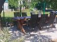 Starigrad, Paklenica, Dvorišče 24535 - Apartmaji in sobe s prodnato plažo.
