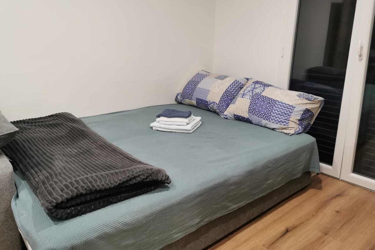 Appartements et chambres avec parking Starigrad, Paklenica - 24535