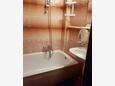 Rovinj, Baño en alojamiento de tipo studio-apartment, WiFi.