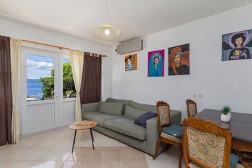 Brela, Obývací pokoj v ubytování typu apartment, s klimatizací a WiFi.
