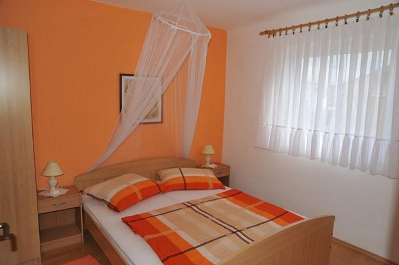 Appartamenti con parcheggio Barbat, Arbe - Rab - 24547