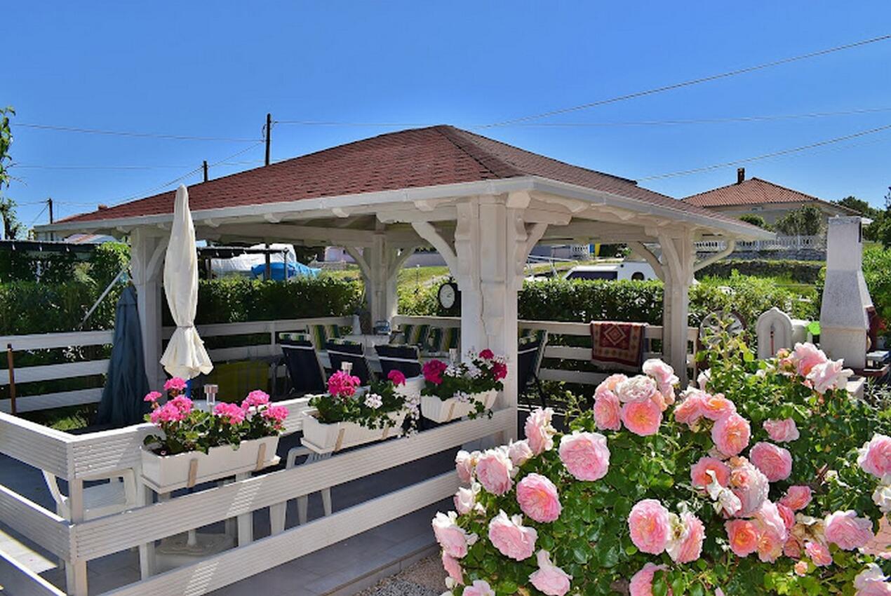 Appartamenti con parcheggio Barbat, Arbe - Rab - 24547