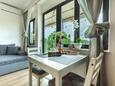 Rovinj, Comedor en alojamiento de tipo studio-apartment, WiFi.