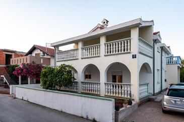 Vodice, Vodice, Overnatting 24553 - Leiligheter med en rullesteinstrand.