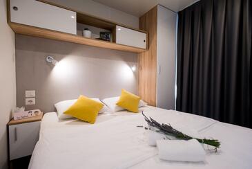 Ferienwohnungen mit Pool für Familien Donji Zagon, Novi Vinodolski - 24555