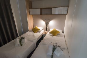 Ferienwohnungen mit Pool für Familien Donji Zagon, Novi Vinodolski - 24555