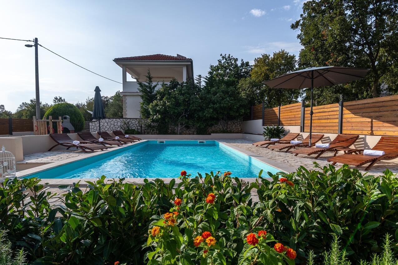 Apartmanok családok részére medencével Donji Zagon, Novi Vinodolski - 24555