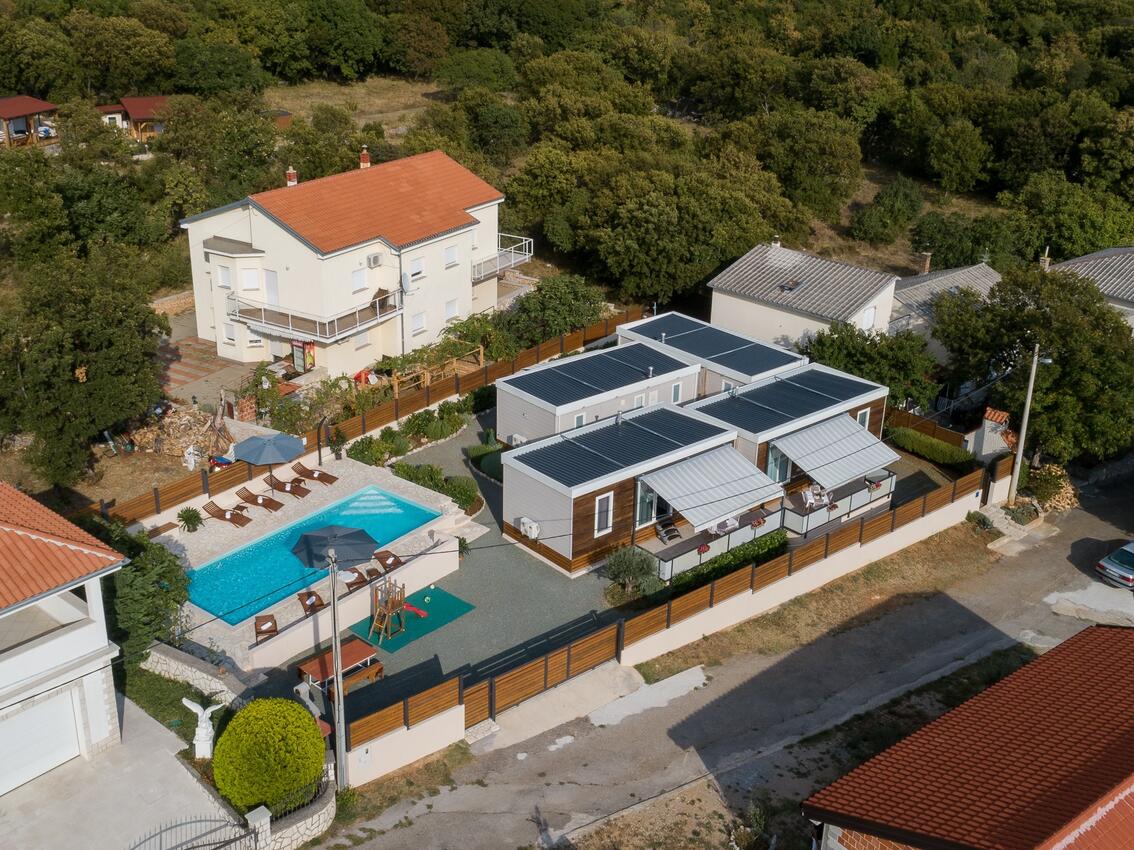 Ferienwohnungen mit Pool für Familien Donji Zagon, Novi Vinodolski - 24555