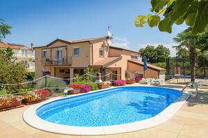 Apartmaji z bazenom za družine z otroci Stranići, Poreč - 24558