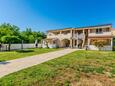 Zukve, Zadar, Dvorišče 24559 - Apartmaji s peščeno plažo.