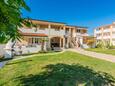 Zukve, Zadar, Parkirišče 24559 - Apartmaji s peščeno plažo.