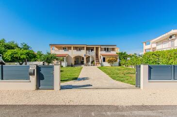 Zukve, Zadar, Objekt 24559 - Apartmaji s peščeno plažo.