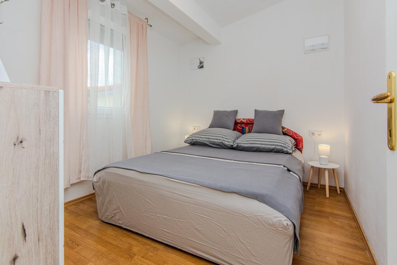 Lejlighedens parkeringsplads Vir - 24560